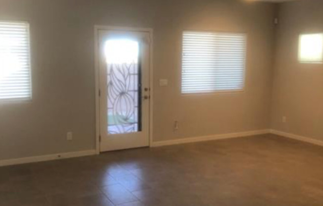 4 Bed house off Stephanie and Warm Springs
