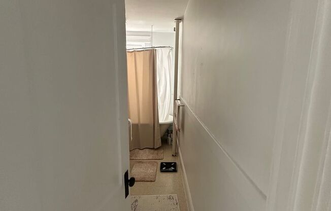 1 bed, 1 bath, 559 sqft, $2,185, Unit 103 Summer #403