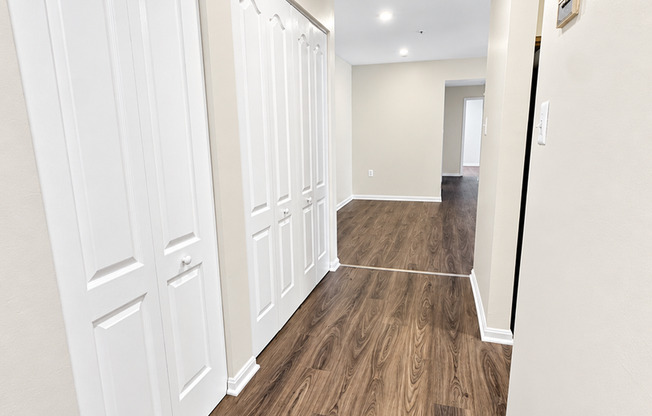 Bright & Spacious 3 Bedroom 2 Bathroom Condo in Ellicott City