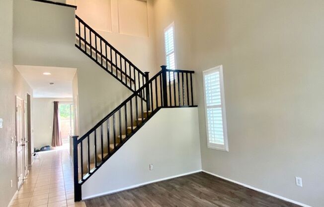 NEWLY PAINTED 2 BED, 3 BATH HOME IN NORTH  NATOMAS