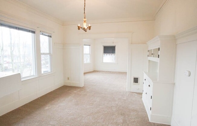 Lease this Beautiful Sullivan's Gulch Vintage 2-Bed w/Sunroom!