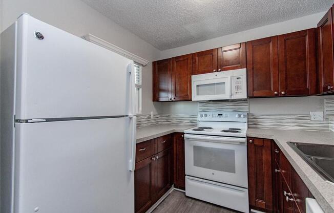 2 beds, 2 baths, 864 sqft, $1,400