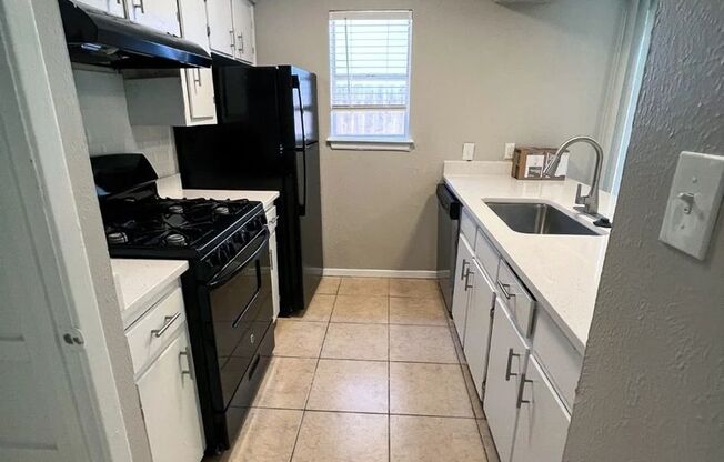 2 beds, 1 bath, 900 sqft, $1,250, Unit 208