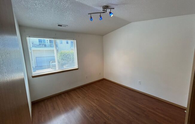 2 beds, 1 bath, $1,350