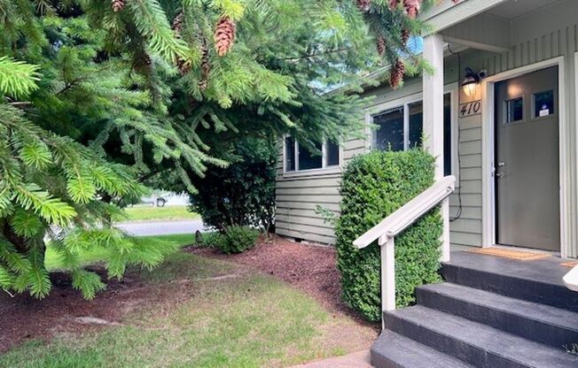 Cute 1 Bd 1 Ba Duplex in Beautiful Blaine!