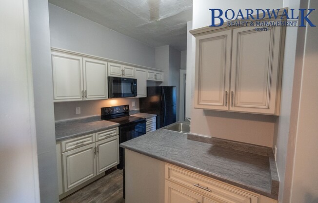 2 beds, 1 bath, 1,030 sqft, $1,100, Unit 2635 Quincy Ave