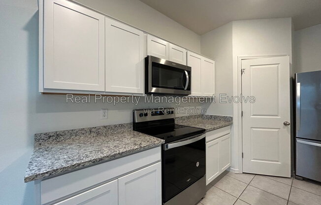 6512 W MAGDALENA LN