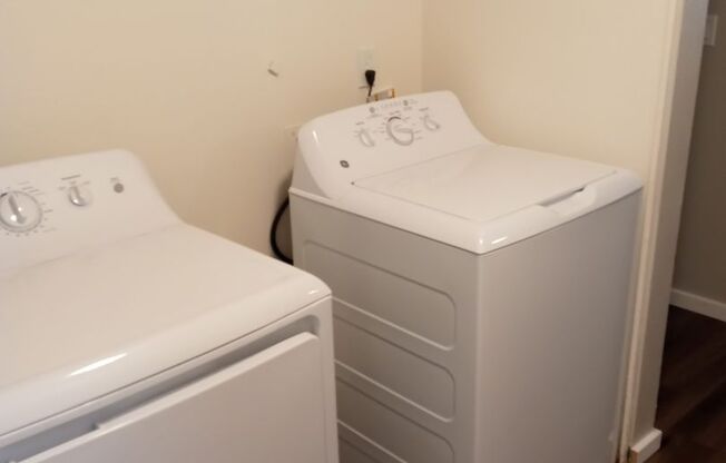 2 beds, 1 bath, 870 sqft, $1,650, Unit 223-26