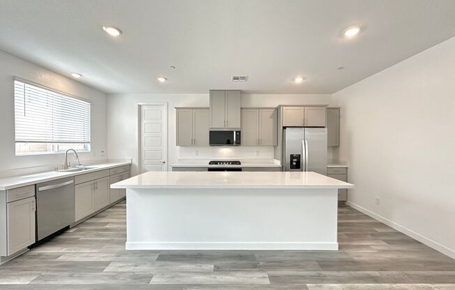 5 beds, 3 baths, $2,795