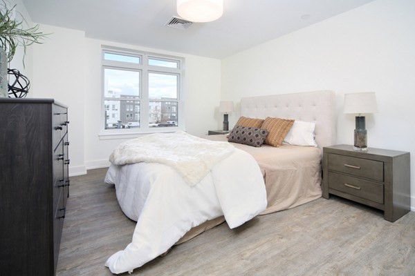 2 beds, 2 baths, 978 sqft, $3,850, Unit 101