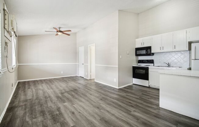 1 bed, 1 bath, 614 sqft, $900, Unit PH-114