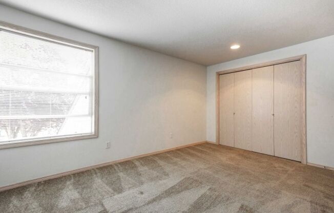 2 beds, 2 baths, 1,240 sqft, $1,940, Unit G33