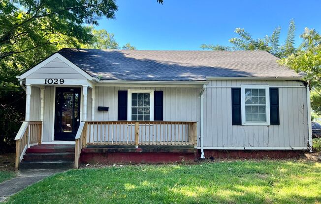 Quaint 3 Bedroom, 2 Bathroom Home in Northside Available May 14th!