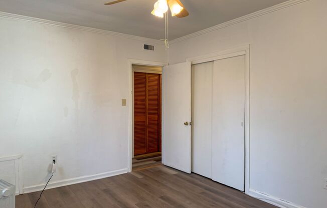 2 beds, 1 bath, $1,141