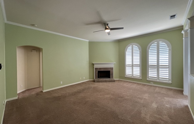 6114 OAKWOOD TRL