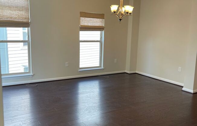 LUXURY END UNIT TOWNHOUSE WITH 3BEDROOMS, 2.5 BATHS, ONE CAR GARAGE