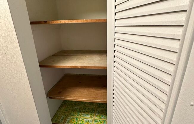 2 beds, 1 bath, $1,395, Unit 216