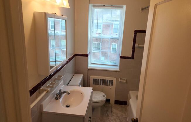 2 beds, 1 bath, 897 sqft, $2,335, Unit A-16