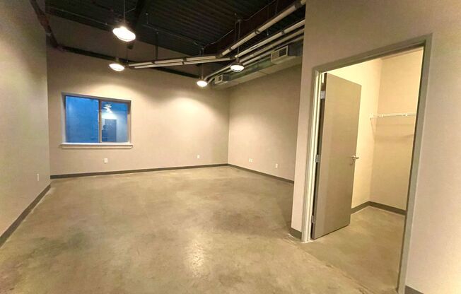 Studio, 1 bath, 651 sqft, $1,355, Unit B01
