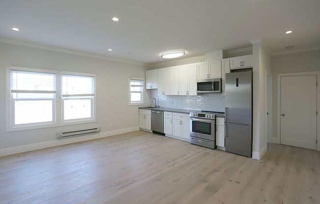 2 beds, 1 bath, $2,200, Unit # 17