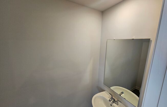 Modern 3-Bed / 2.5-Bath Townhome — in Trivium, Newton