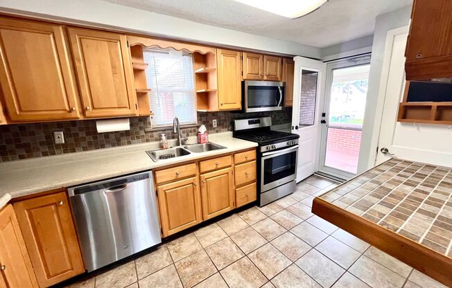 Sewickley - 3 Bedroom 2 Bathroom - Charming Home for Rent!