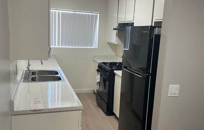 Studio, 1 bath, 550 sqft, $1,475