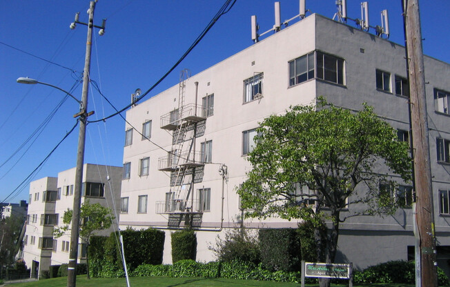 Newly remodeled one bedroom at the Adams Point area of Oakland.