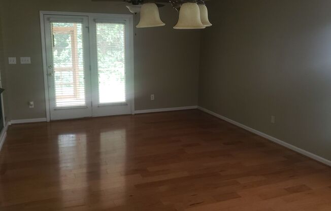 Charming 2Br 2.5Ba Townhome with Garage in Golf Course Community! Available Now!