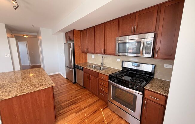 2 beds, 1 bath, 1,000 sqft, $2,200, Unit 204