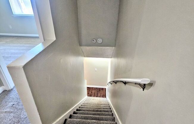 2 beds, 2.5 baths, 1,372 sqft, $995, Unit 10D