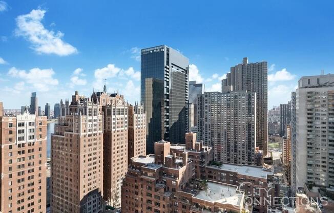 320 E 42nd St