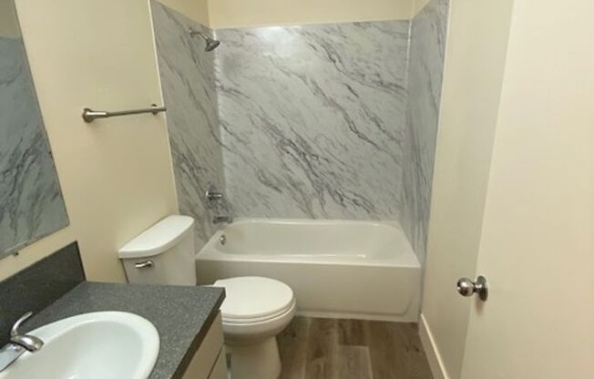 #122 COLONIAL MANOR APARTMENTS