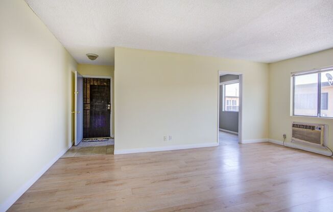 2 beds, 1 bath, $1,900, Unit # 15