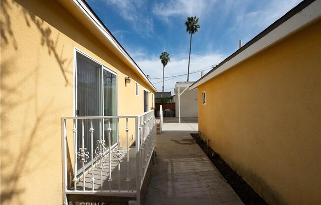 4 beds, 2.5 baths, 2,500 sqft, $5,200
