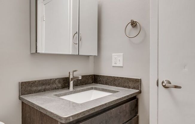 2 beds, 1.5 baths, 976 sqft, $1,525, Unit 9975-101