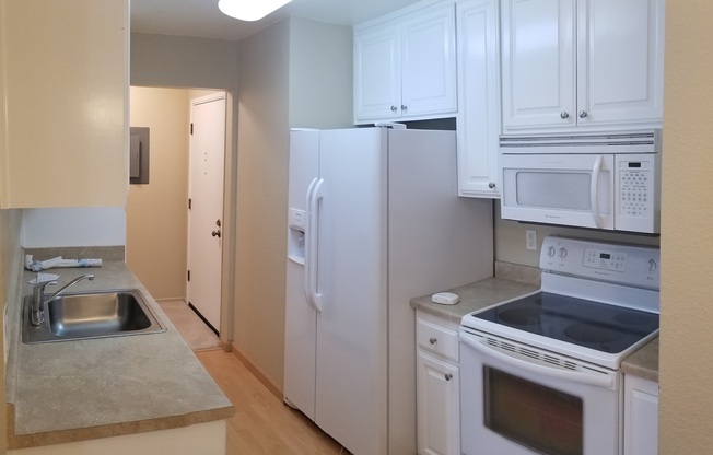 Beautiful 2 Bedroom Condo In San Leandro Looking For A Tenant! (860)