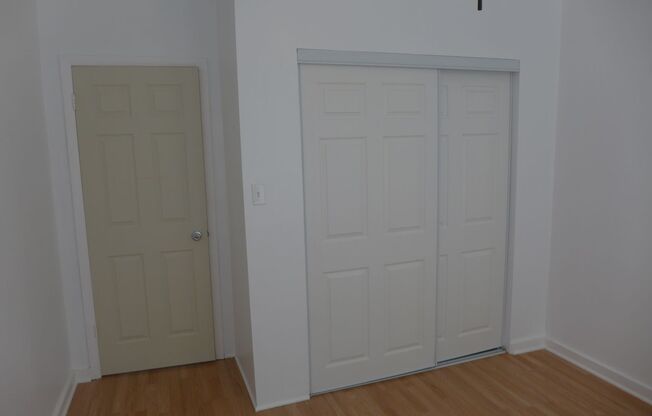 2 beds, 1 bath, $1,495, Unit 2050 Kostner - 1B