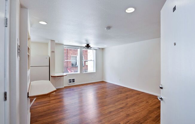 Studio, 1 bath, 400 sqft, $1,275, Unit A07