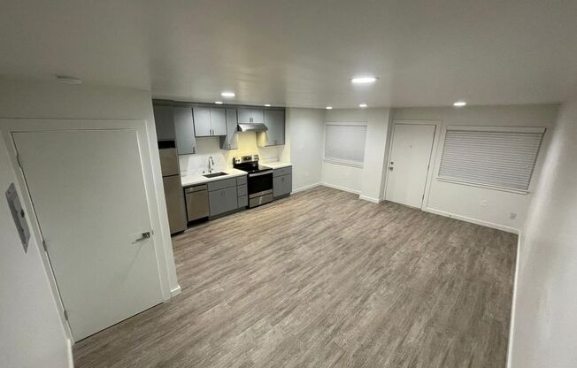 Studio, 1 bath, 430 sqft, $2,250, Unit 19