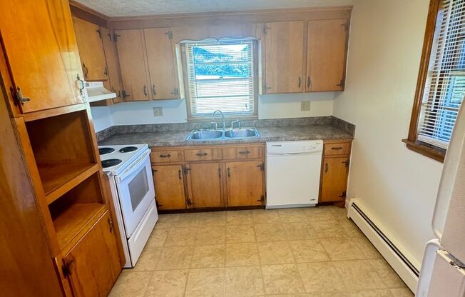 2 beds, 1 bath, 903 sqft, $1,190, Unit A-3