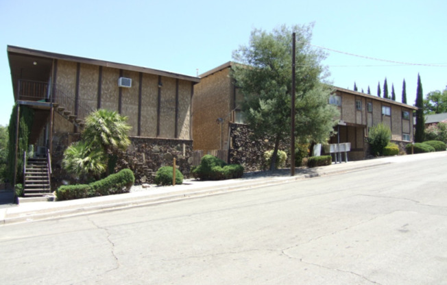 2 BED 1 BATH UPSTAIRS UNIT *PET FRIENDLY