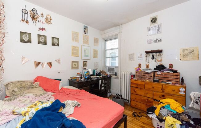 3 beds, 1 bath, $3,300, Unit Unit #16