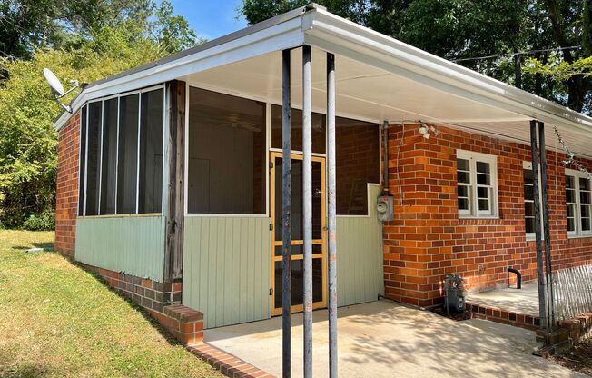 2 bedroom, 1 bathroom updated home in Normaltown