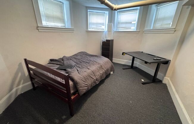 2 beds, 1 bath, $2,600, Unit Unit #B2