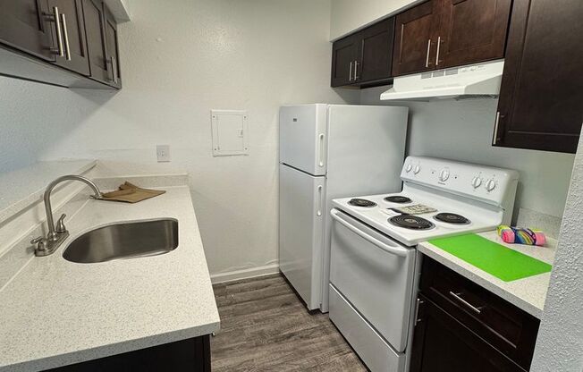 1 bed, 1 bath, 451 sqft, $1,050, Unit 413