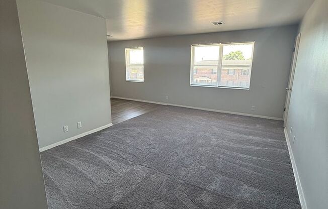 2 beds, 1 bath, 908 sqft, $835, Unit 5015 Fairmont