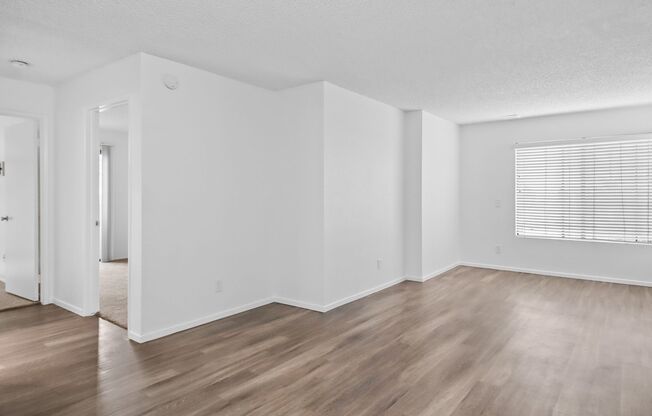 Beautiful 2 BR in Great Ocean Beach Location