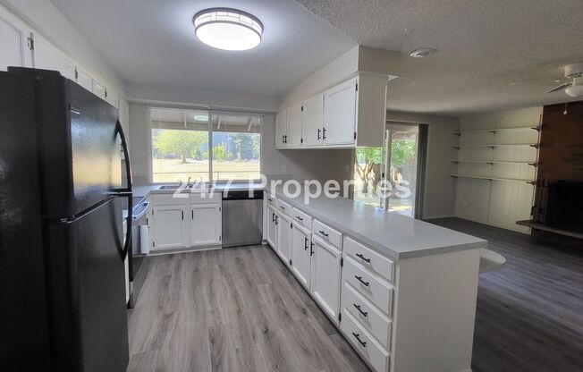 New Everything! - Beautiful Ranch Home in Gresham