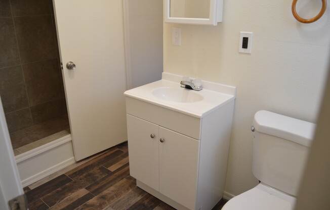 1 Bed 1 Bath All utilities included! Downtown & Cozy. Call Karl 602-989-4020